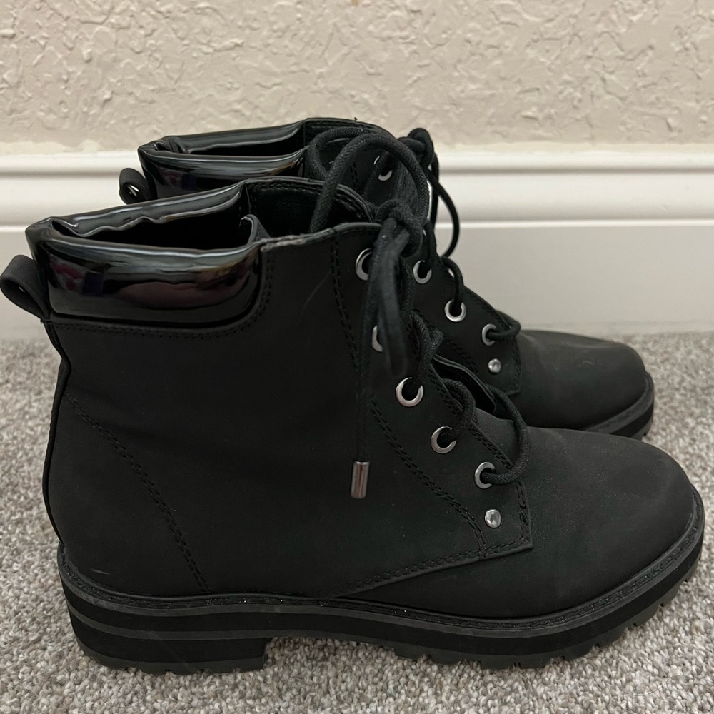 black GUESS BOOTS basically brand new ✨ ACCEPTING OFFERS